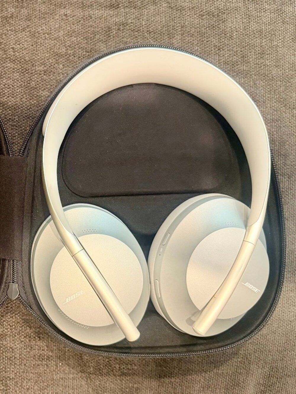 Bose QuietComfort 45 QC45 Wireless Noise Cancelling Headphones • White Smoke